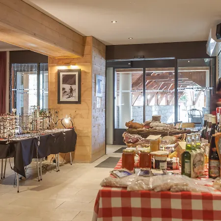 拉代尔皮埃尔假日酒店 3* Val-dʼIsère